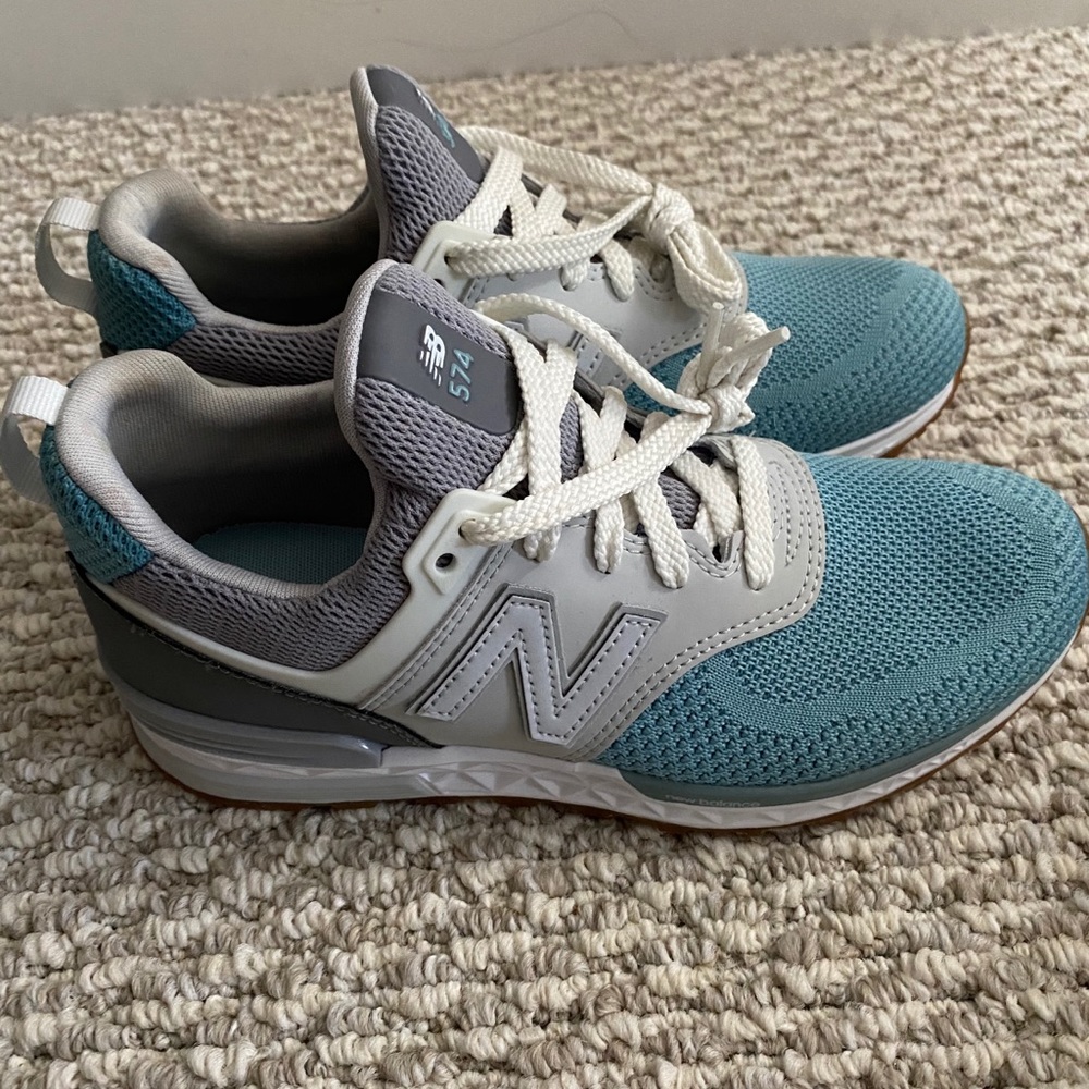 New Balance - Picture 2 of 4